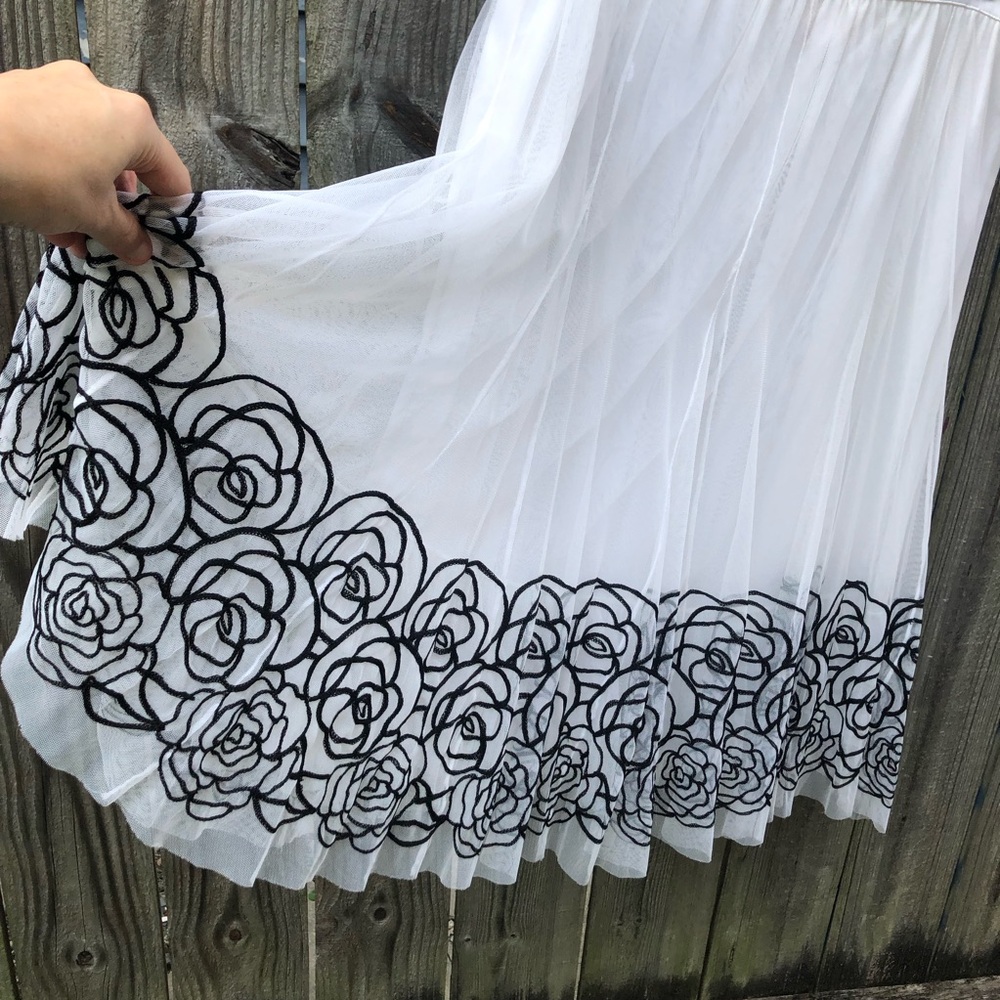 Oscar by Oscar de la Renta Floral Embroidered Mesh Midi Skirt Size 8 White Black - Picture 4 of 10